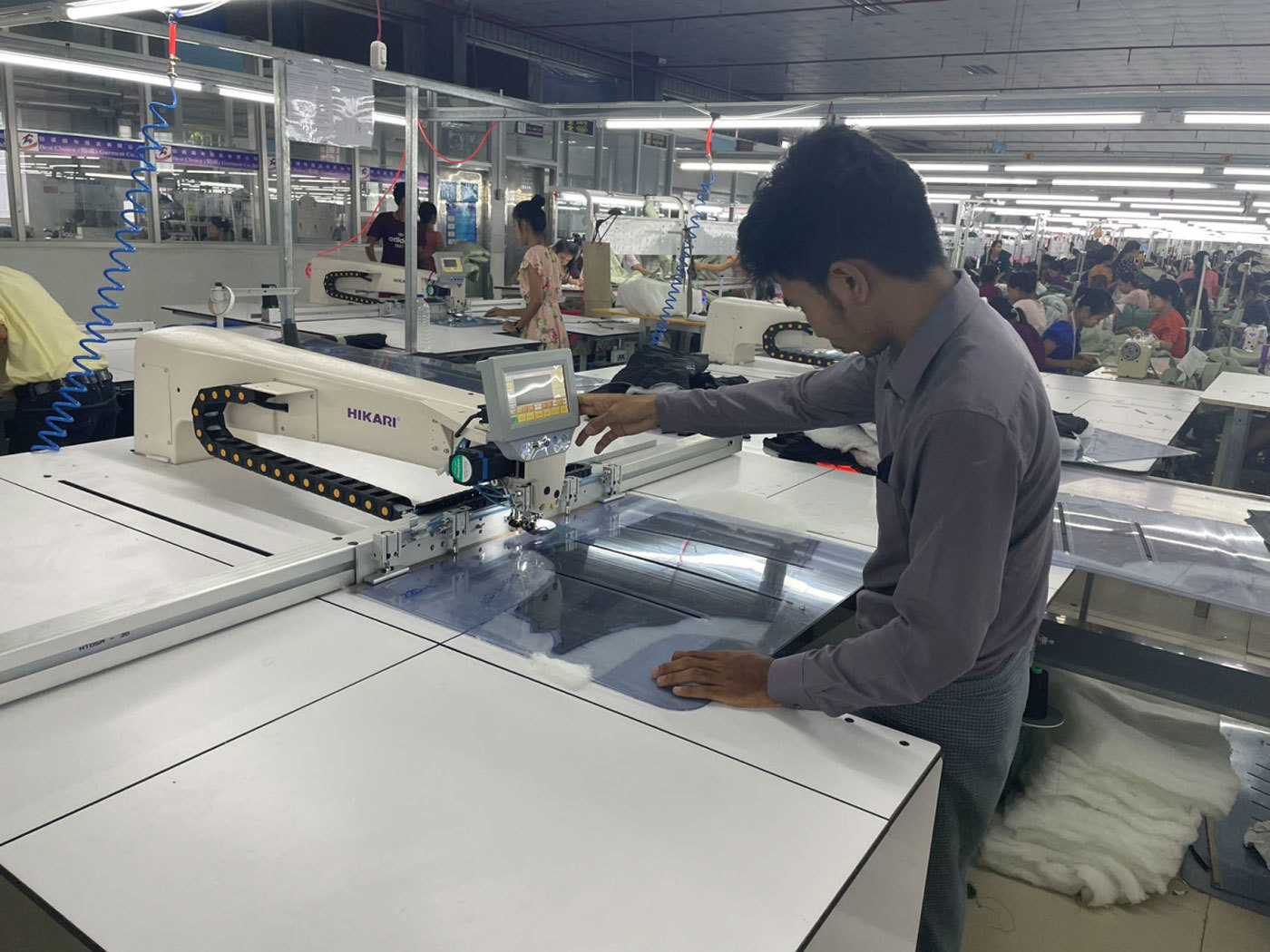 全自(zì)動绗棉機(jī)區(qū)